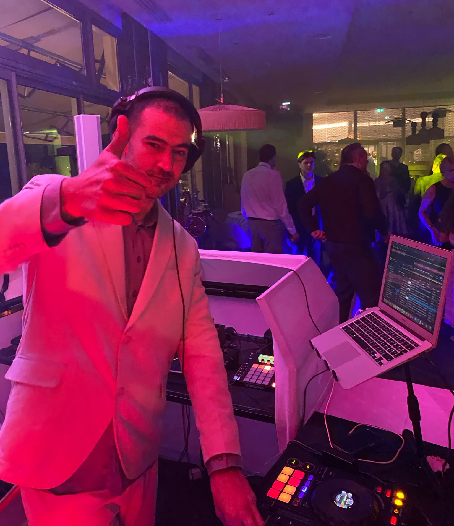 dj-soiree-entreprise-dj-corporate-06-dj-alpes-maritimes-dj-var